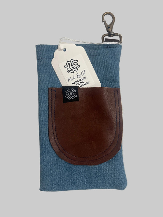 Sunglass holder (light blue)